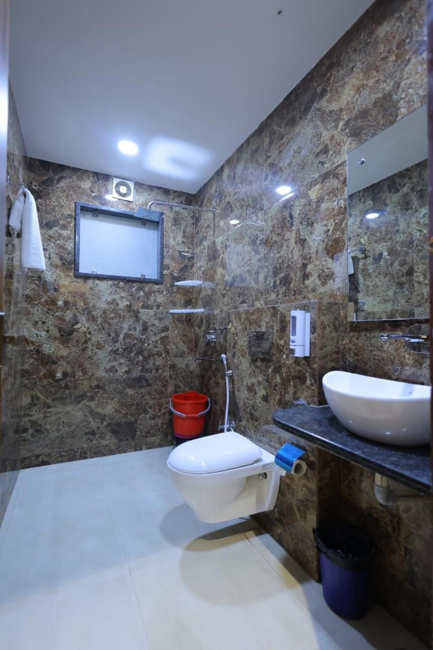 Hotel Golden Door Mathura Luaran gambar