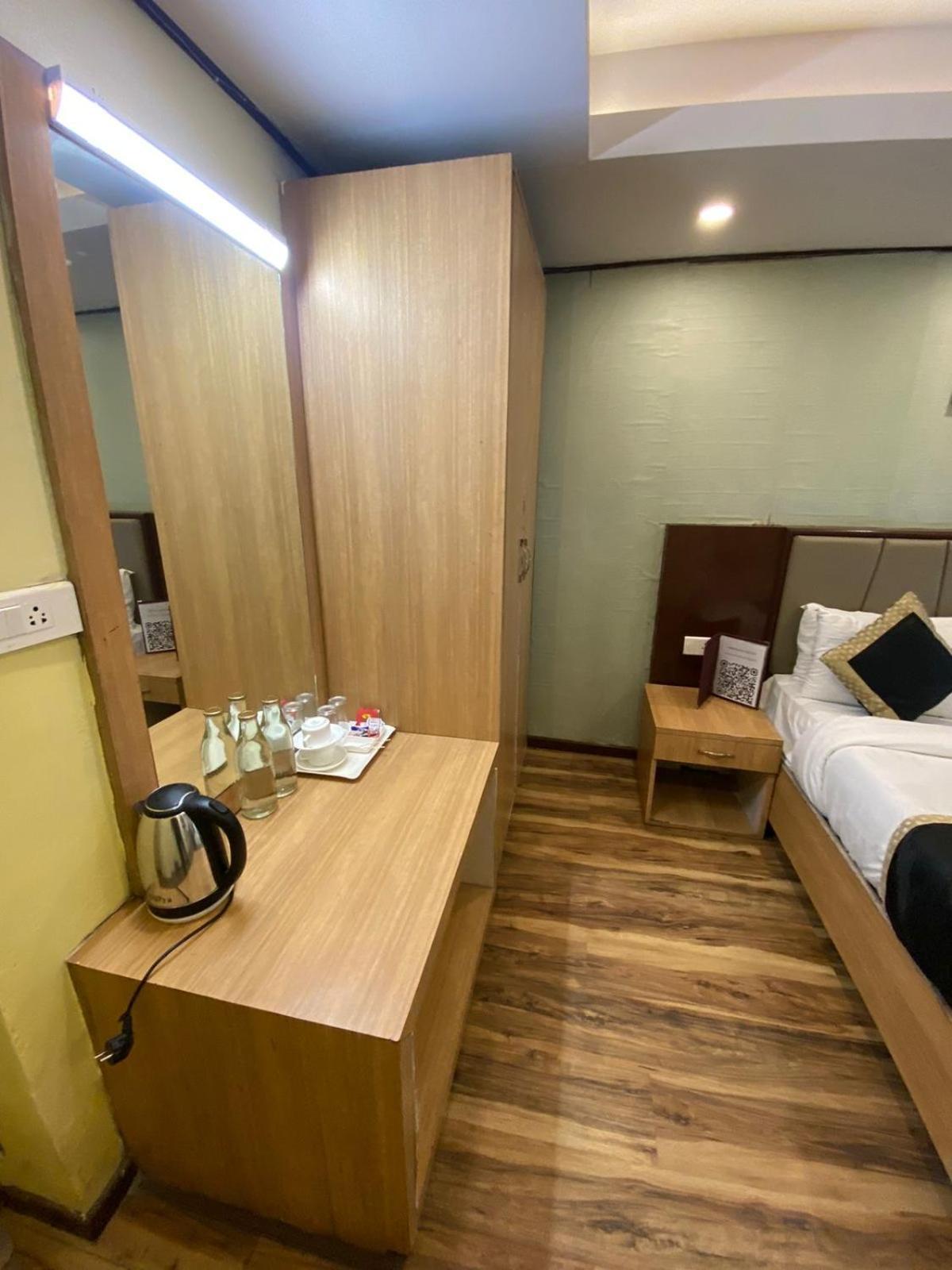 Hotel Golden Door Mathura Luaran gambar