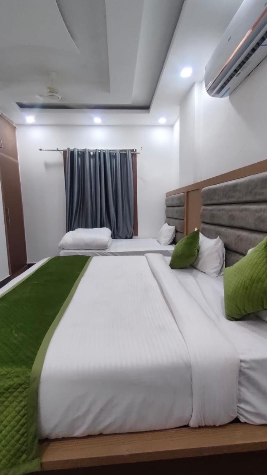 Hotel Golden Door Mathura Luaran gambar