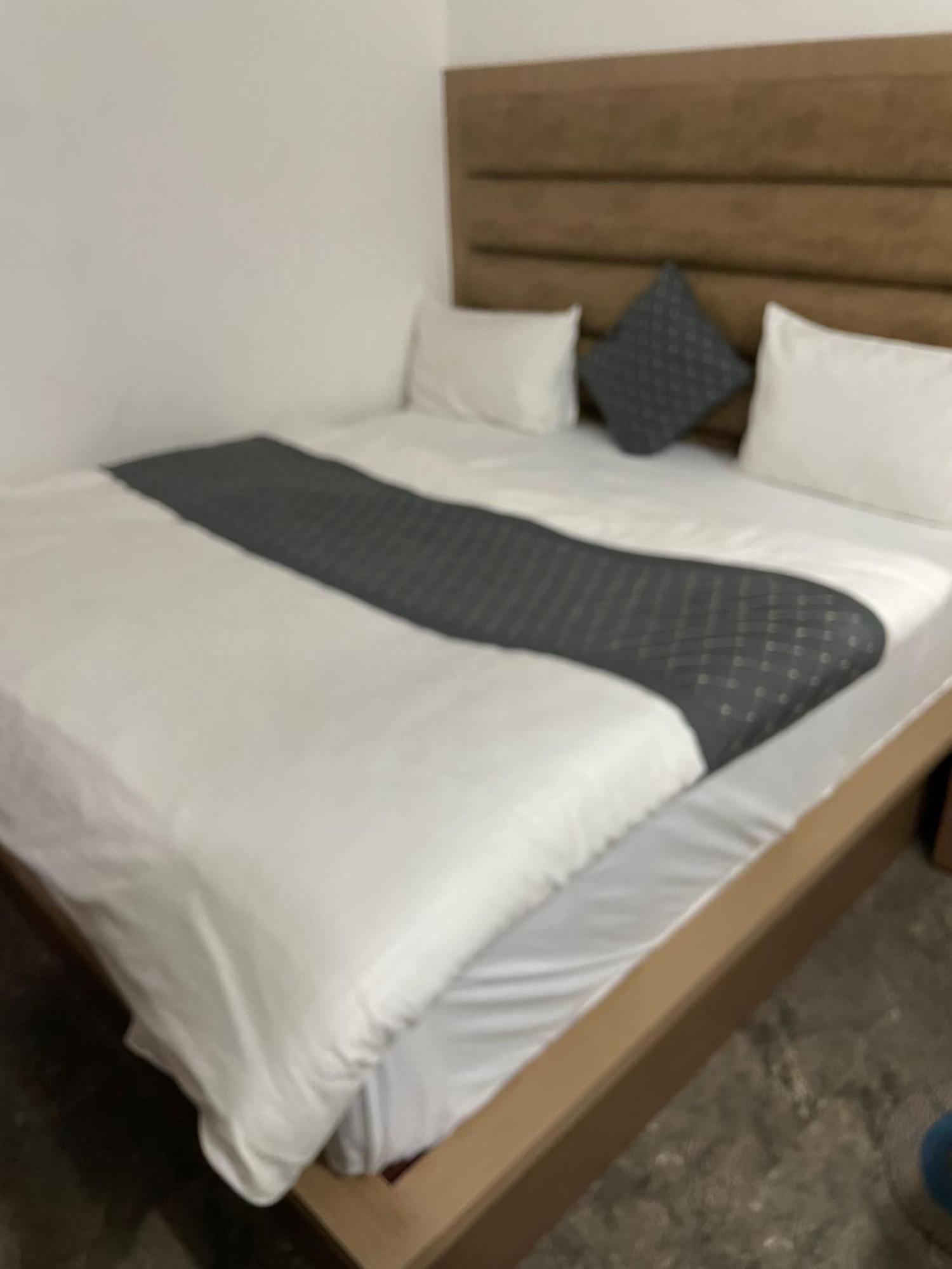 Hotel Golden Door Mathura Luaran gambar