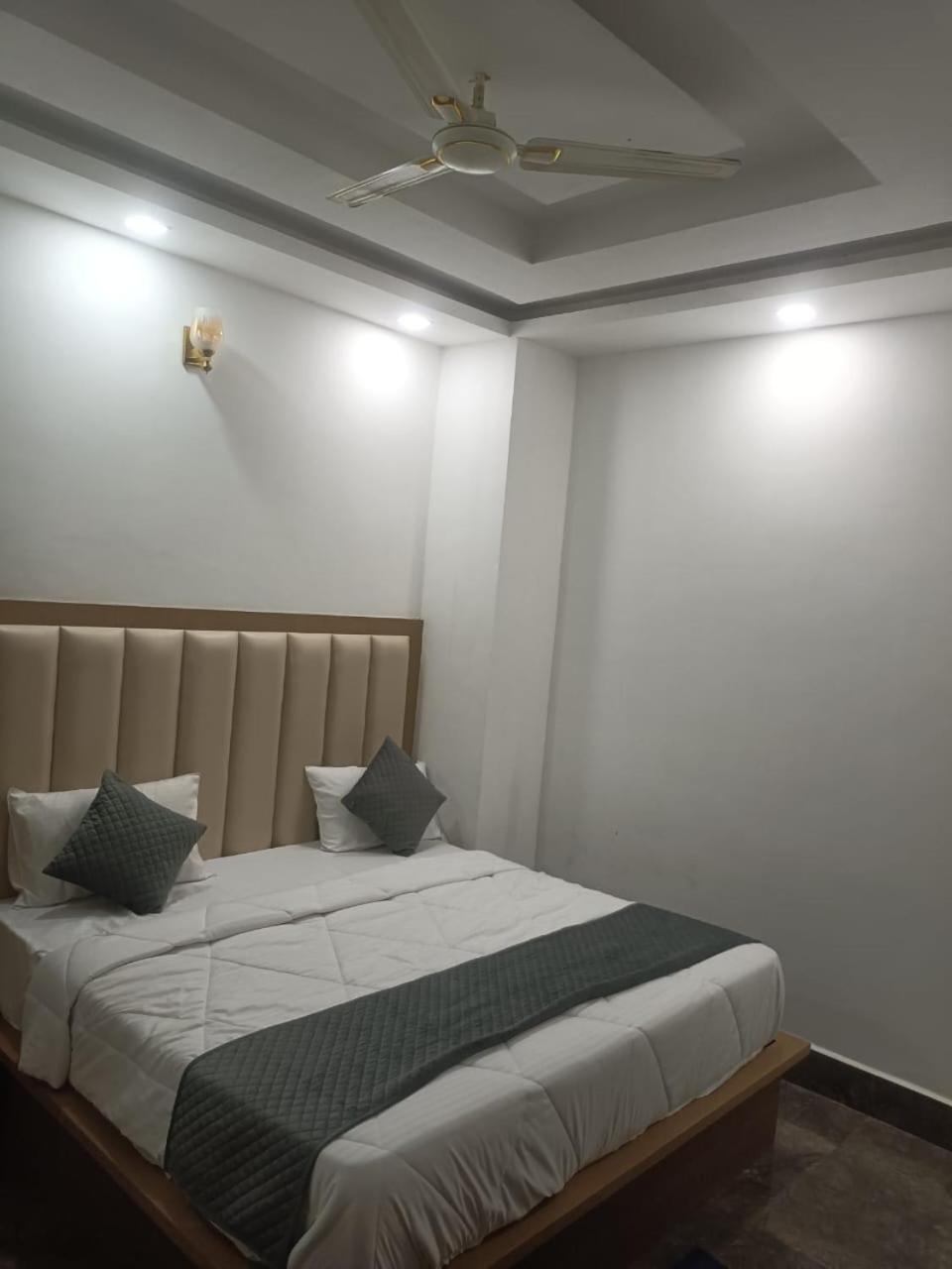 Hotel Golden Door Mathura Luaran gambar