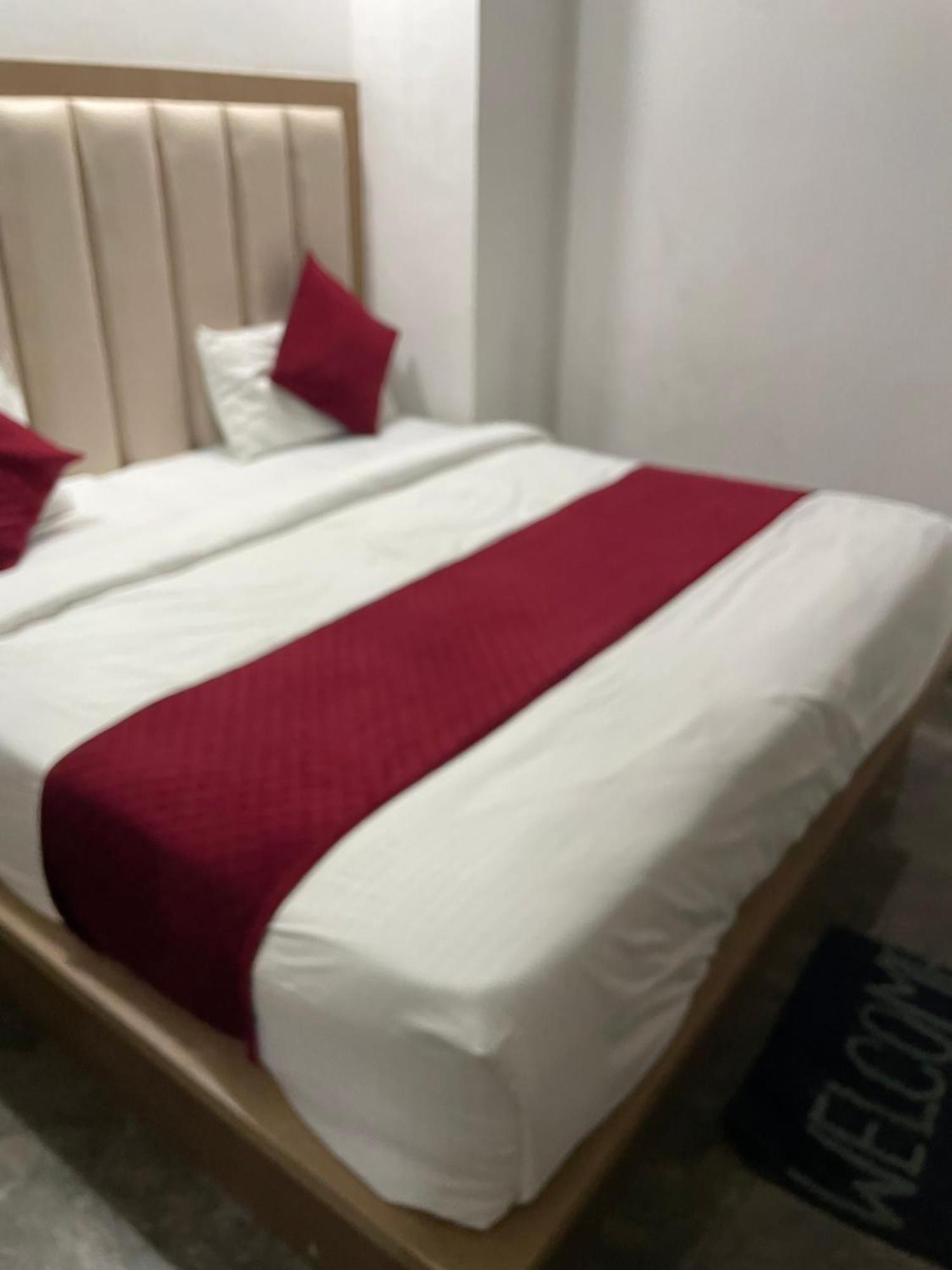 Hotel Golden Door Mathura Luaran gambar