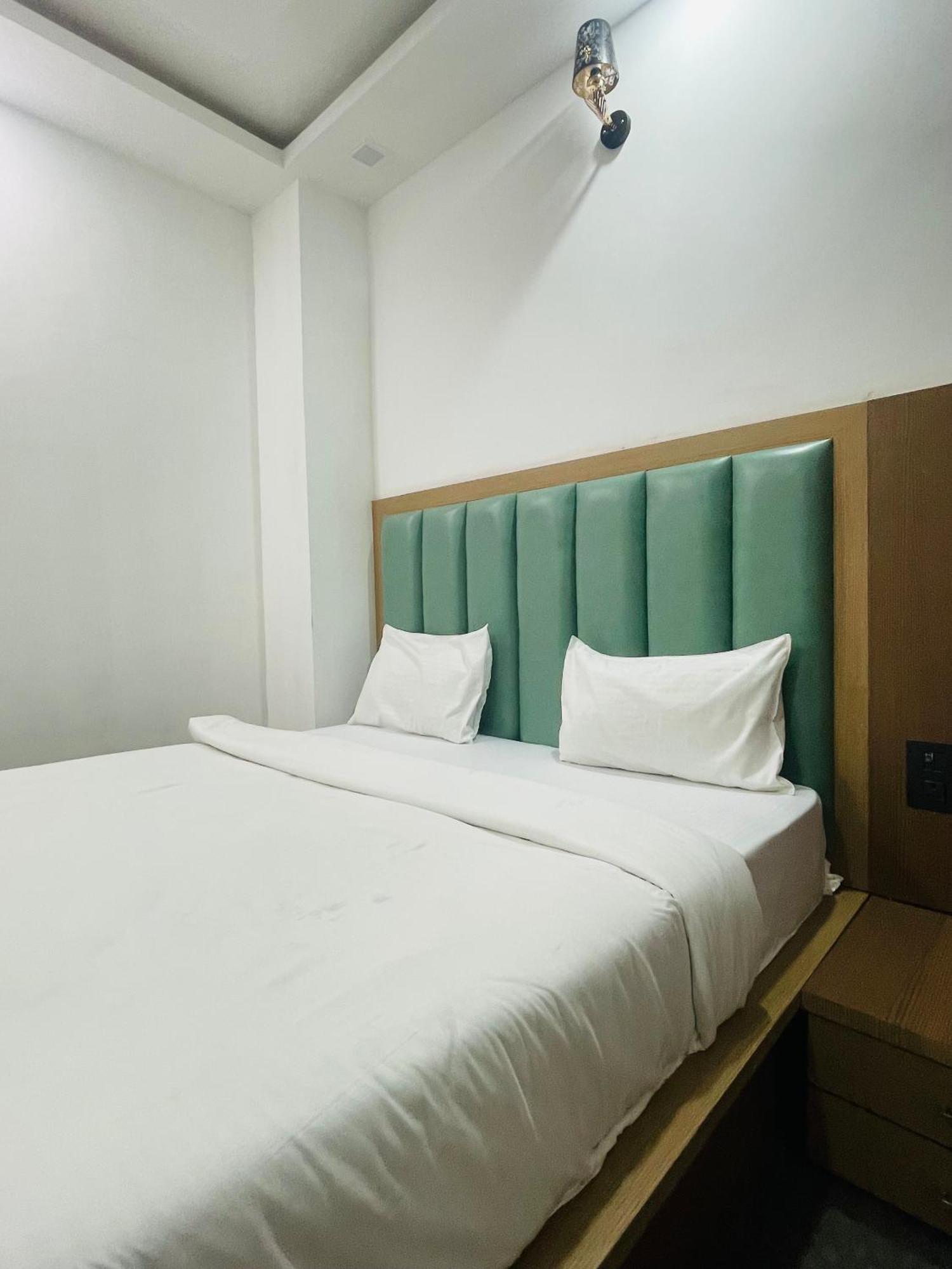 Hotel Golden Door Mathura Luaran gambar