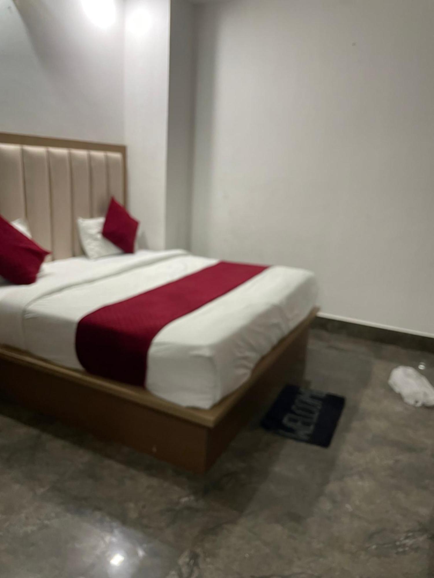 Hotel Golden Door Mathura Luaran gambar